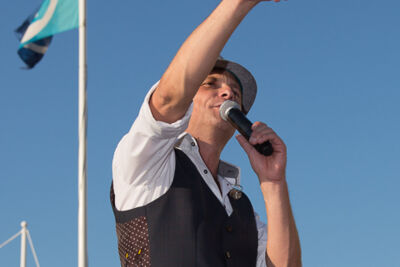 Podium & Sfeer @ Vlaanderen Zingt 2015 in St.-Idesbald, foto 6, foto's door Guy Danneels - FrontView Magazine