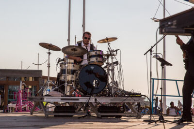 Podium & Sfeer @ Vlaanderen Zingt 2015 in St.-Idesbald, foto 10, foto's door Guy Danneels - FrontView Magazine