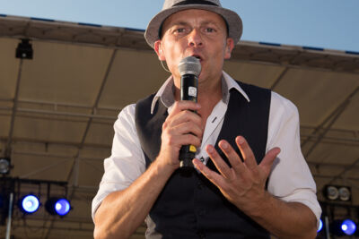 Podium & Sfeer @ Vlaanderen Zingt 2015 in St.-Idesbald, foto 13, foto's door Guy Danneels - FrontView Magazine