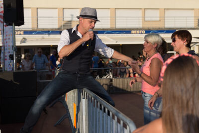 Podium & Sfeer @ Vlaanderen Zingt 2015 in St.-Idesbald, foto 17, foto's door Guy Danneels - FrontView Magazine