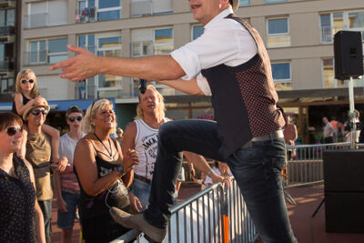 Podium & Sfeer @ Vlaanderen Zingt 2015 in St.-Idesbald, foto 21, foto's door Guy Danneels - FrontView Magazine