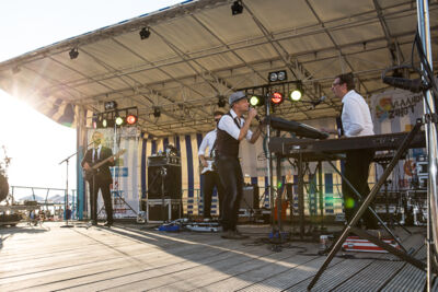 Podium & Sfeer @ Vlaanderen Zingt 2015 in St.-Idesbald, foto 25, foto's door Guy Danneels - FrontView Magazine