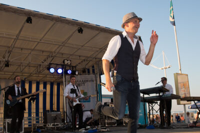 Podium & Sfeer @ Vlaanderen Zingt 2015 in St.-Idesbald, foto 29, foto's door Guy Danneels - FrontView Magazine