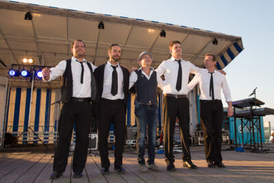 Podium & Sfeer @ Vlaanderen Zingt 2015 in St.-Idesbald, foto 42, foto's door Guy Danneels - FrontView Magazine