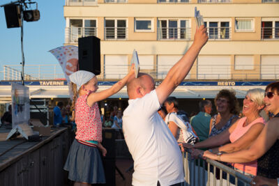 Podium & Sfeer @ Vlaanderen Zingt 2015 in St.-Idesbald, foto 44, foto's door Guy Danneels - FrontView Magazine