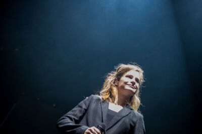 Christine and the Queens @ Lowlands 2015, picture 4, photographed by Dorien Goetschalckx - FrontView Magazine