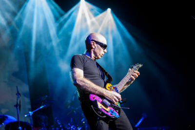 Joe Satriani @ De Roma, picture 1, photographed by Dorien Goetschalckx - FrontView Magazine