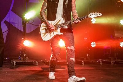 Asking Alexandria @ Trix, picture 19, photographed by Edwin Houdevelt - FrontView Magazine