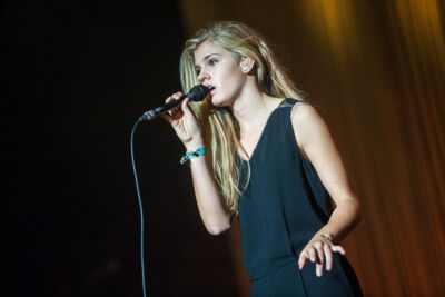 Emma Bale Voorprogramma Stan Van Samang @ Lotto Arena, picture 4, photographed by Dimitri Vanlommel - FrontView Magazine
