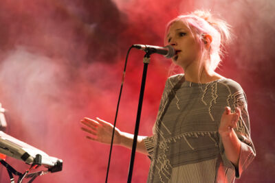 Alice On The Roof @ Decibelz, picture 2, photographed by FrontView Magazine