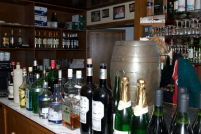 "UITSCHOT" setbezoek @ Antwerpen restaurant 'De Veehandel', foto 1, foto's door Bart Baevegems - FrontView Magazine