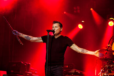 Golden Earring @ De Roma, picture 3, photographed by Frank Lambrechts - FrontView Magazine