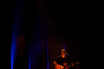 Milow solo @ Warande Turnhout, foto 1, foto's door Frank Lambrechts - FrontView Magazine