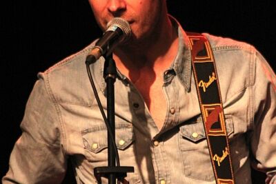 Tom van Stiphout, "Playing Guitar Helps" @ CC Meeuwen, picture 15, photographed by Heidi Elen - FrontView Magazine