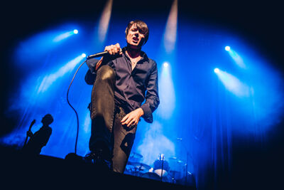Suede @ Ancienne Belgique, picture 11, photographed by Elke Briers - FrontView Magazine