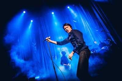 Suede @ Ancienne Belgique, picture 17, photographed by Elke Briers - FrontView Magazine
