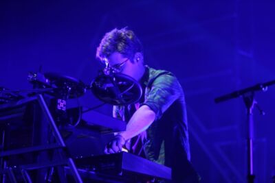 Years & Years @ Vorst Nationaal, picture 7, photographed by Pascal Liagre - FrontView Magazine