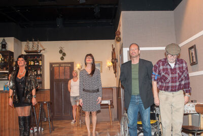 Première De Cafékwis @ EWT Theater, foto 2, foto's door Goele Bormans - FrontView Magazine