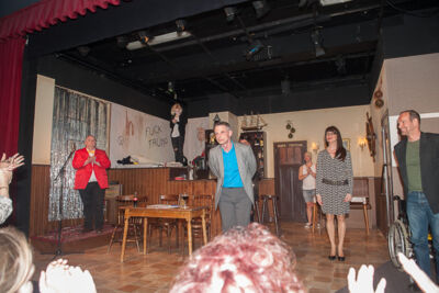 Première De Cafékwis @ EWT Theater, foto 3, foto's door Goele Bormans - FrontView Magazine