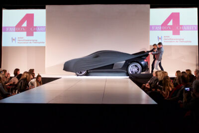 Modeshow Valerie De Booser @ ACM garage Mechelen, picture 4, photographed by Bart Baevegems - FrontView Magazine