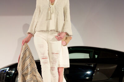 Modeshow Valerie De Booser @ ACM garage Mechelen, picture 39, photographed by Bart Baevegems - FrontView Magazine