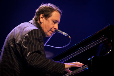 Jools Holland @ De Roma, picture 7, photographed by Frank Lambrechts - FrontView Magazine