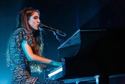 Birdy @ Ancienne Belgique, picture 4, photographed by Edwin Houdevelt - FrontView Magazine