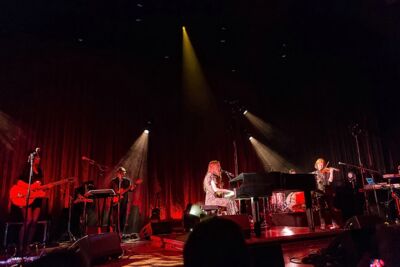 Birdy @ Ancienne Belgique, picture 16, photographed by Edwin Houdevelt - FrontView Magazine