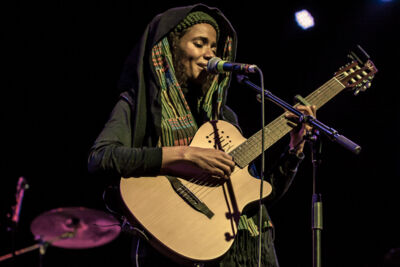 Nneka @ Festival Mundial, picture 15, photographed by Frank Bogers - FrontView Magazine