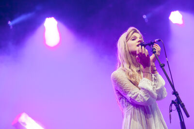 Emma Bale @ Rock Zottegem 2016, picture 3, photographed by Dorien Goetschalckx - FrontView Magazine
