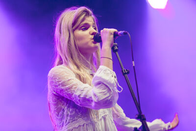 Emma Bale @ Rock Zottegem 2016, picture 4, photographed by Dorien Goetschalckx - FrontView Magazine