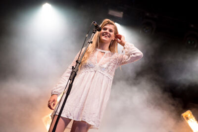 Emma Bale @ Rock Zottegem 2016, picture 9, photographed by Dorien Goetschalckx - FrontView Magazine