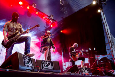 Fleddy Melculy @ Rock Zottegem 2016, picture 4, photographed by Dorien Goetschalckx - FrontView Magazine