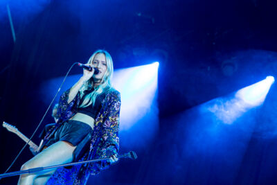 Jill Shaw @ Rock Zottegem 2016, picture 1, photographed by Dorien Goetschalckx - FrontView Magazine
