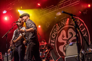 Sjock Flogging Molly, foto 17, foto's door Luc Luyten - FrontView Magazine