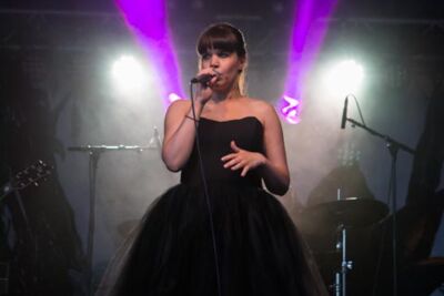Lady Linn & her magnificent seven @ engie parkies, picture 1, photographed by Dieter  Boone - FrontView Magazine