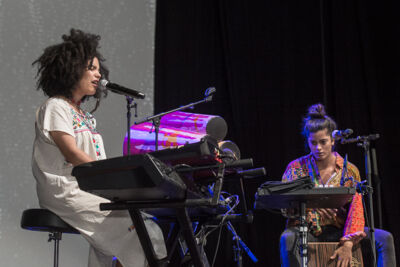 Ibeyi @ Gent Jazz 2016, foto 3, foto's door Jan van Hecke - FrontView Magazine