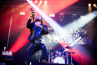 Regarde Les Hommes Tomber @ Dour Festival 2016, picture 1, photographed by Magali Decamps - FrontView Magazine