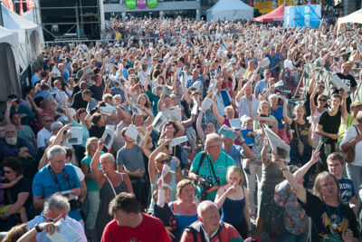 Vlaanderen zingt @ Gentse Feesten - Sint Baafsplein, picture 13, photographed by Dimitri Vanlommel - FrontView Magazine