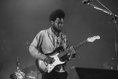 Michael Kiwanuka Dranouter2016, foto 1, foto's door Tom  Lammens - FrontView Magazine