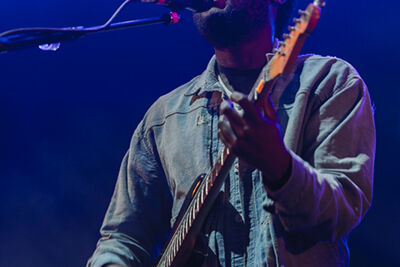 Michael Kiwanuka Dranouter2016, foto 5, foto's door Tom  Lammens - FrontView Magazine