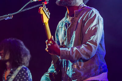 Michael Kiwanuka Dranouter2016, foto 6, foto's door Tom  Lammens - FrontView Magazine