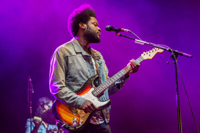 Michael Kiwanuka Dranouter2016, foto 10, foto's door Tom  Lammens - FrontView Magazine