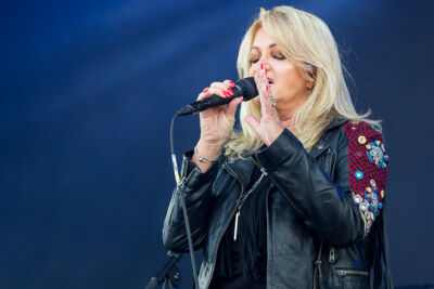 Bonnie Tyler @ Nostalgie Beach Festival, picture 7, photographed by Marc Verdonck - FrontView Magazine