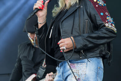 Bonnie Tyler @ Nostalgie Beach Festival, picture 14, photographed by Marc Verdonck - FrontView Magazine