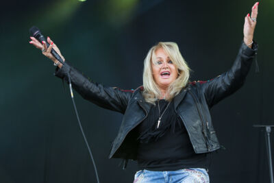 Bonnie Tyler @ Nostalgie Beach Festival, picture 17, photographed by Marc Verdonck - FrontView Magazine