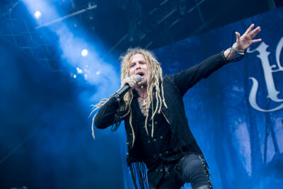 Korpiklaani @ Into The Grave 2016, picture 8, photographed by Dorien Goetschalckx - FrontView Magazine