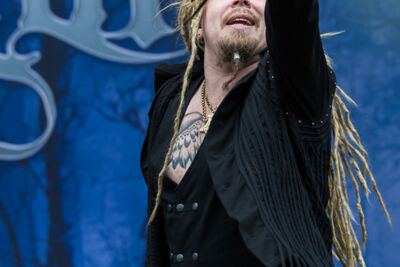 Korpiklaani @ Into The Grave 2016, picture 14, photographed by Dorien Goetschalckx - FrontView Magazine