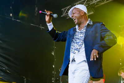 Leee John @ Nostalgie Beach Festival, picture 5, photographed by Marc Verdonck - FrontView Magazine
