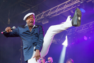 Leee John @ Nostalgie Beach Festival, picture 10, photographed by Marc Verdonck - FrontView Magazine